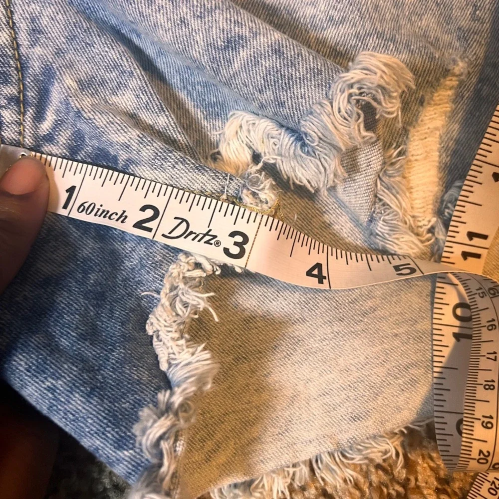 Indigo Rein Denim Shorts Distressed Frayed Hem Acid Wash Blue Size 11 - Picture 4 of 6